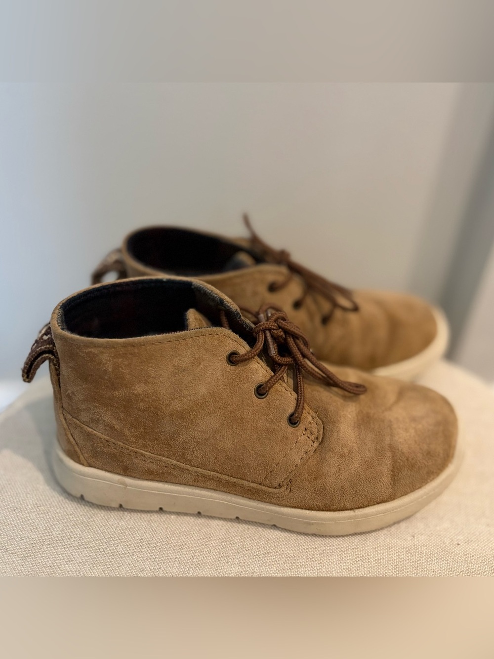 UGG Children’s Canoe Suede Chukka Boots (US 11)